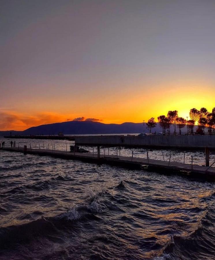 Sea View Apartment Vlore Bagian luar foto