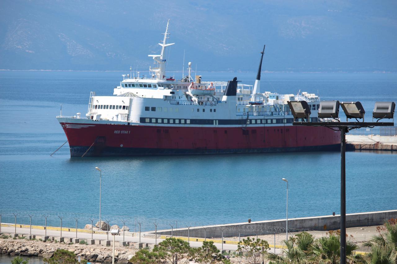 Sea View Apartment Vlore Bagian luar foto